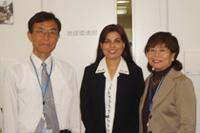 左からJICA国際協力総合研修所客員専門員の大井英臣さん、プナムさん、同国際協力客員専門員の鈴木陽子さん